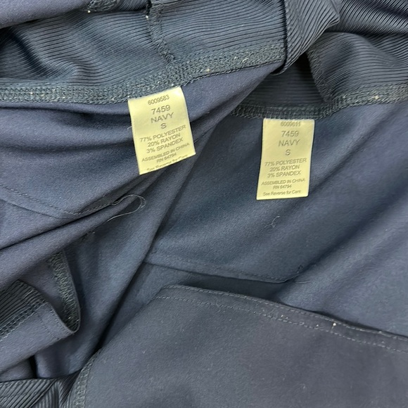 Med Couture Touch 7459 Navy Blue Women's V-Neck Shirttail Top Small (Set… - Picture 8 of 8